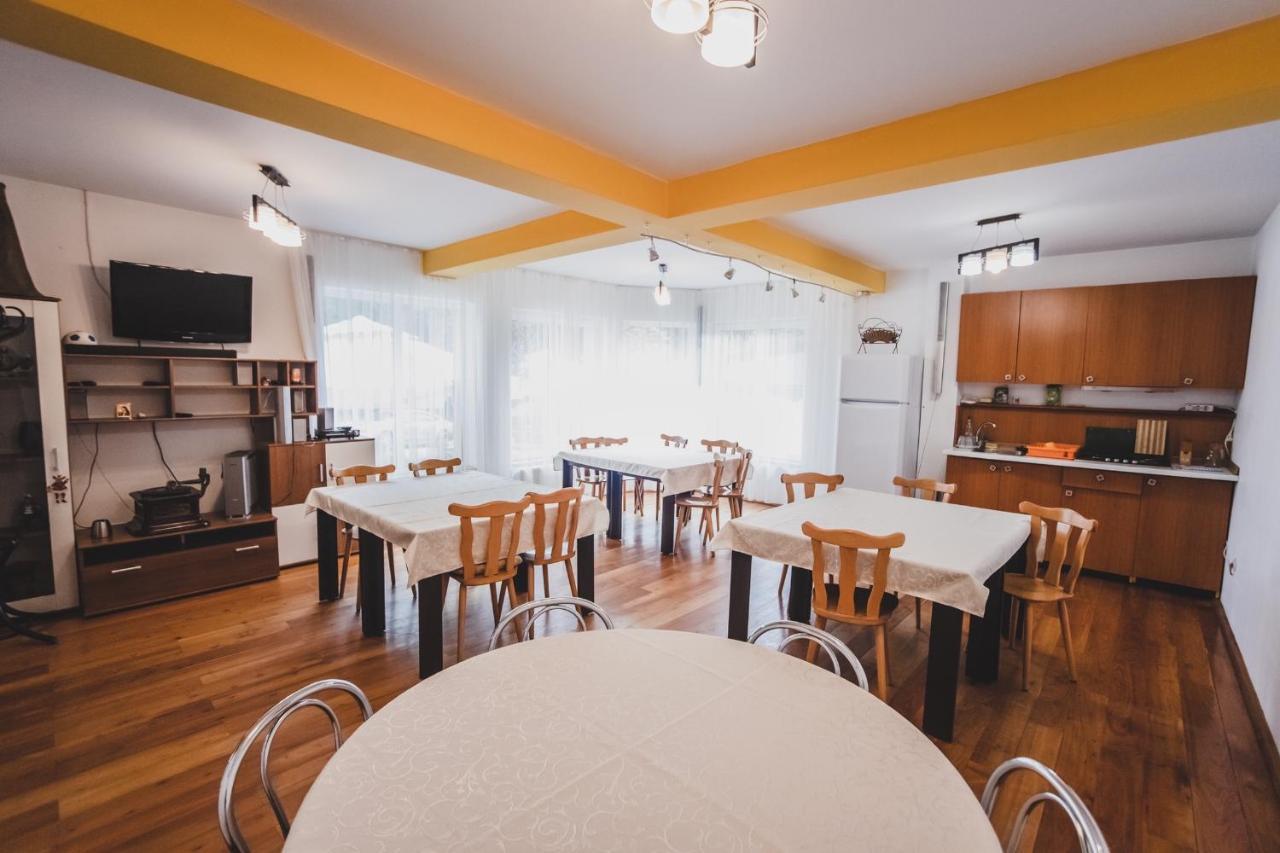 La Padure Pensiune-Restaurant Novaci-Străini Exteriör bild