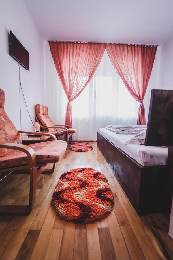 La Padure Pensiune-Restaurant Novaci-Străini Exteriör bild
